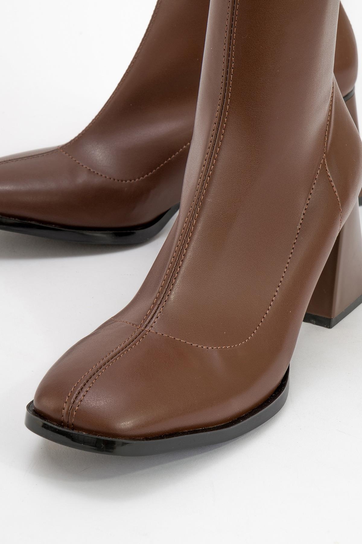 Plesa Brown Chunky Heel Boot (Women) - Image 3